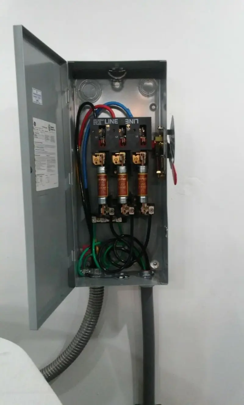 Three-phase disconnect switch installed for Smoke Detector Installation in Duluth